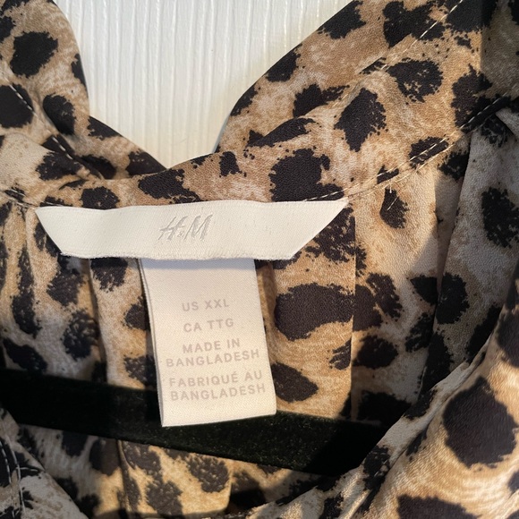 H&M button down blouse - Picture 3 of 4